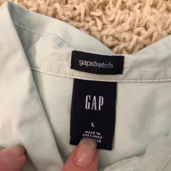 💝Gap button down shirt in light mint. - Picture 2 of 3